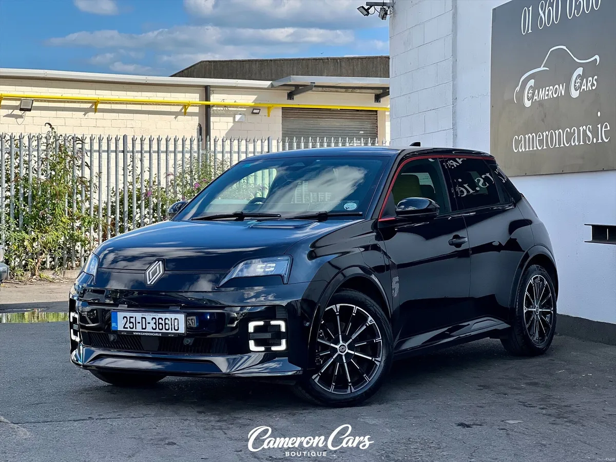 RENAULT 5 E-TECH ICONIC 52kw JET BLACK - Image 1