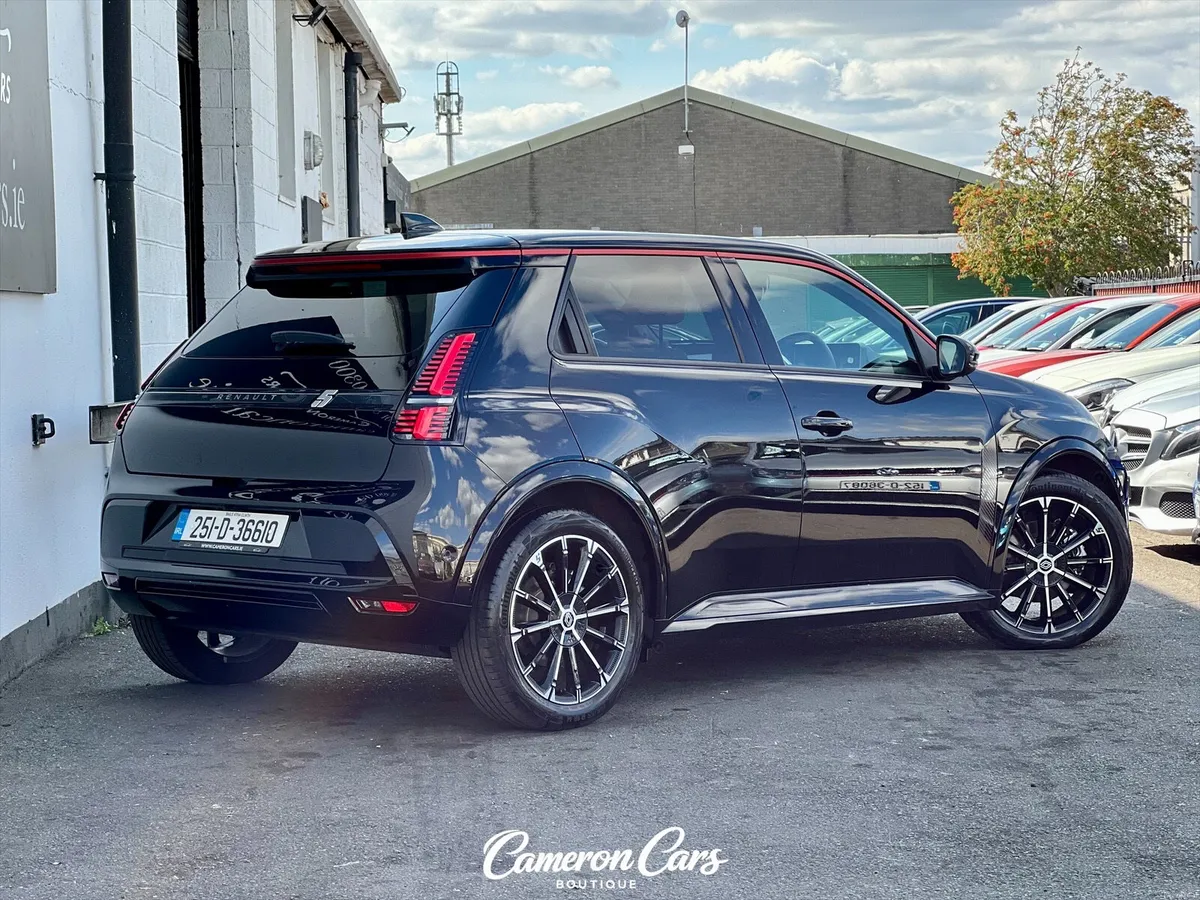 RENAULT 5 E-TECH ICONIC 52kw JET BLACK - Image 4