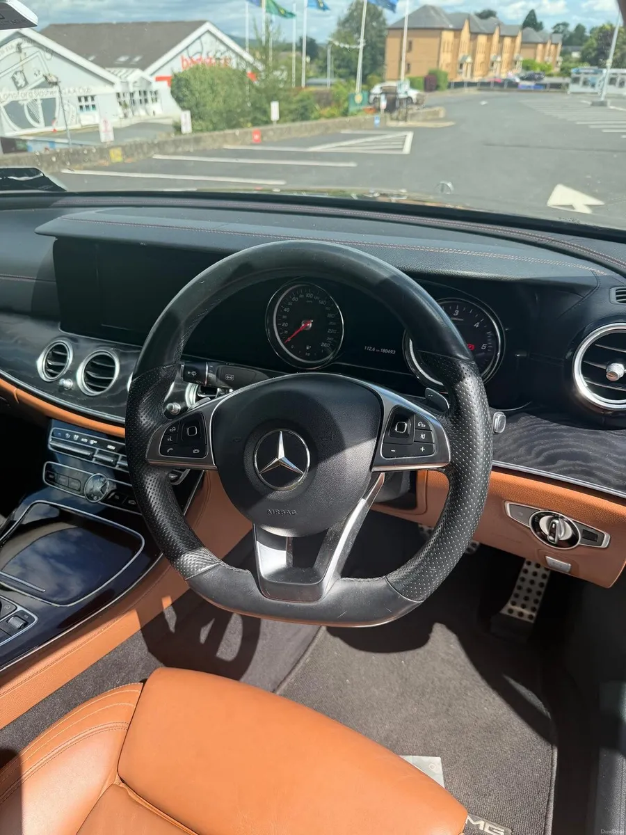 Mercedes Benz E220 D Black - Image 4