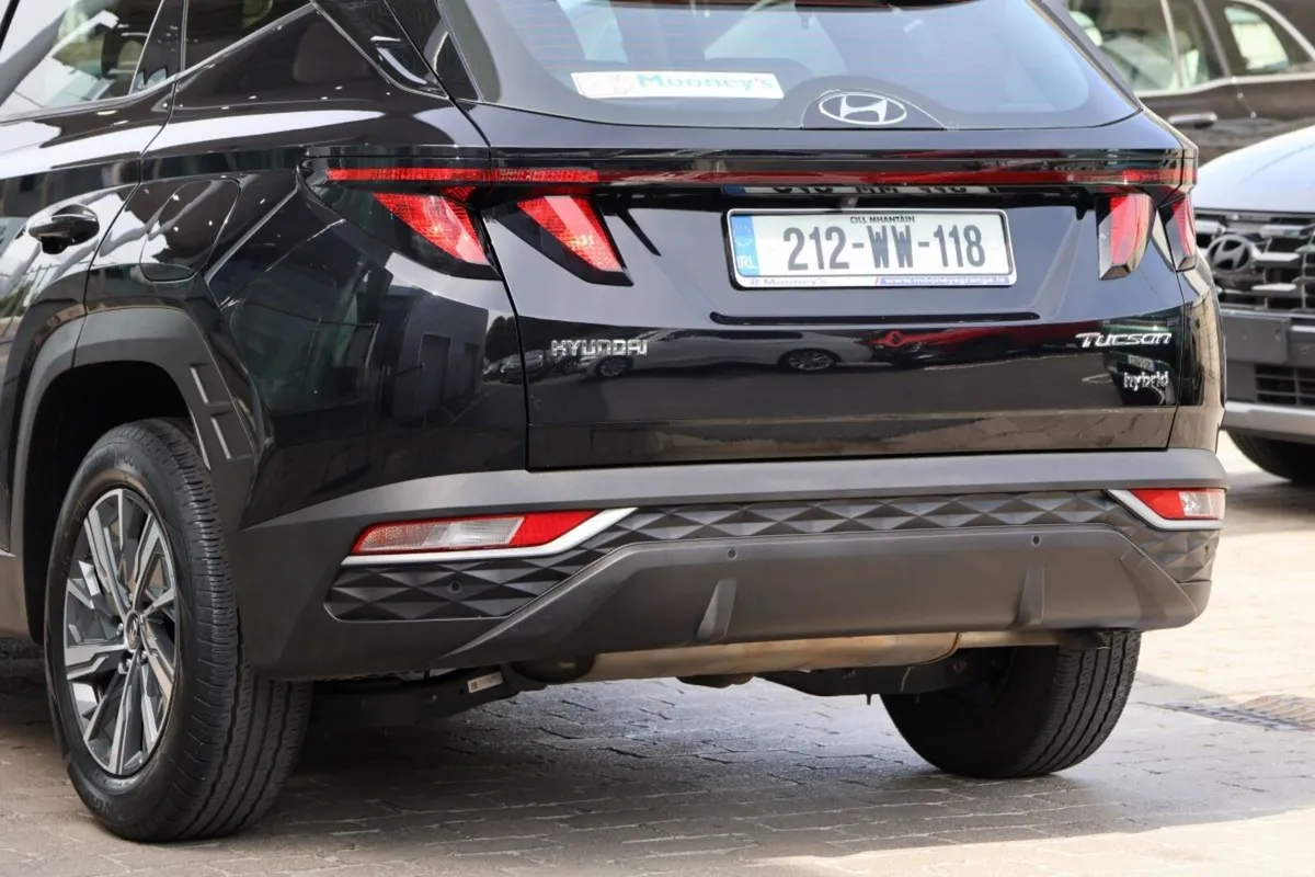 Hyundai Tucson 2WD Executive HEV Auto w.2 Tone Roo - Image 5
