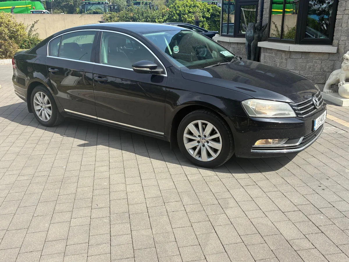 Volkswagen Passat 2011 - Image 1