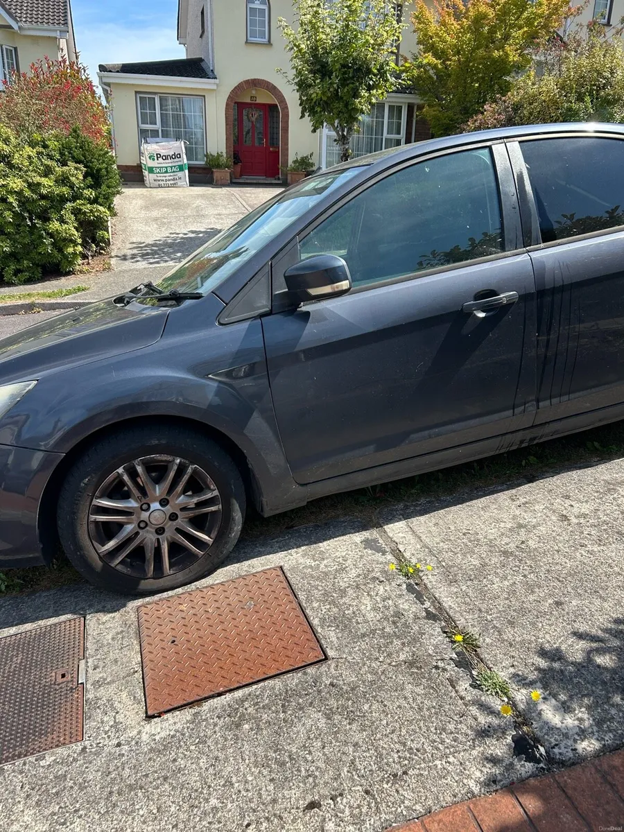 2010 Ford Focus - Image 2