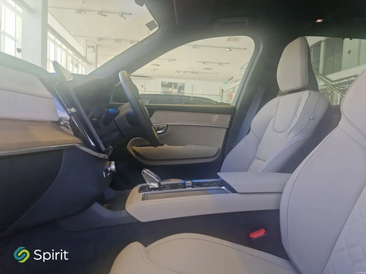 Volvo XC90 T8 Plug In Hybrid Plus - Image 3
