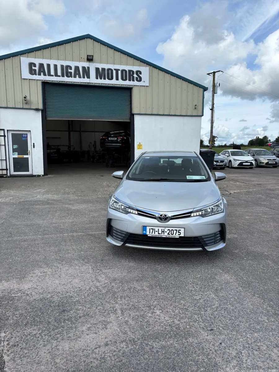 Toyota Corolla 2017 - Image 2