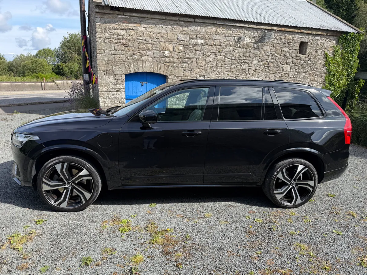 2023 Volvo XC90 T8 Recharge Ultimate Dark 455 BHP - Image 5