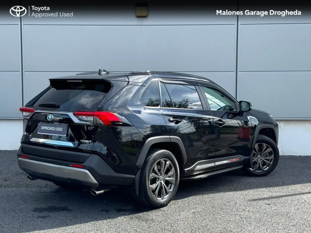 Toyota RAV4 2.5 Hybrid Sol *Side Steps Style Pack* - Image 2