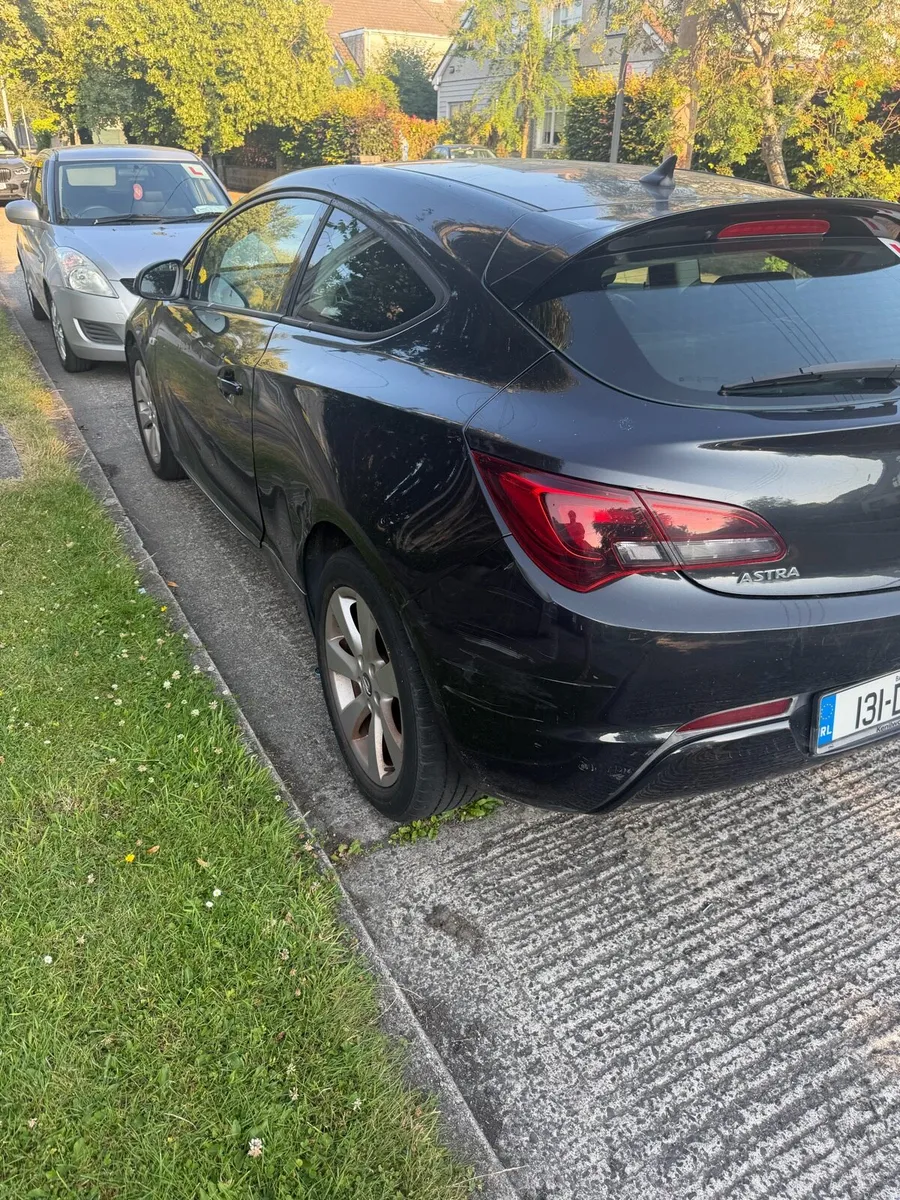 Opel Astra GTC 2013 - Image 2