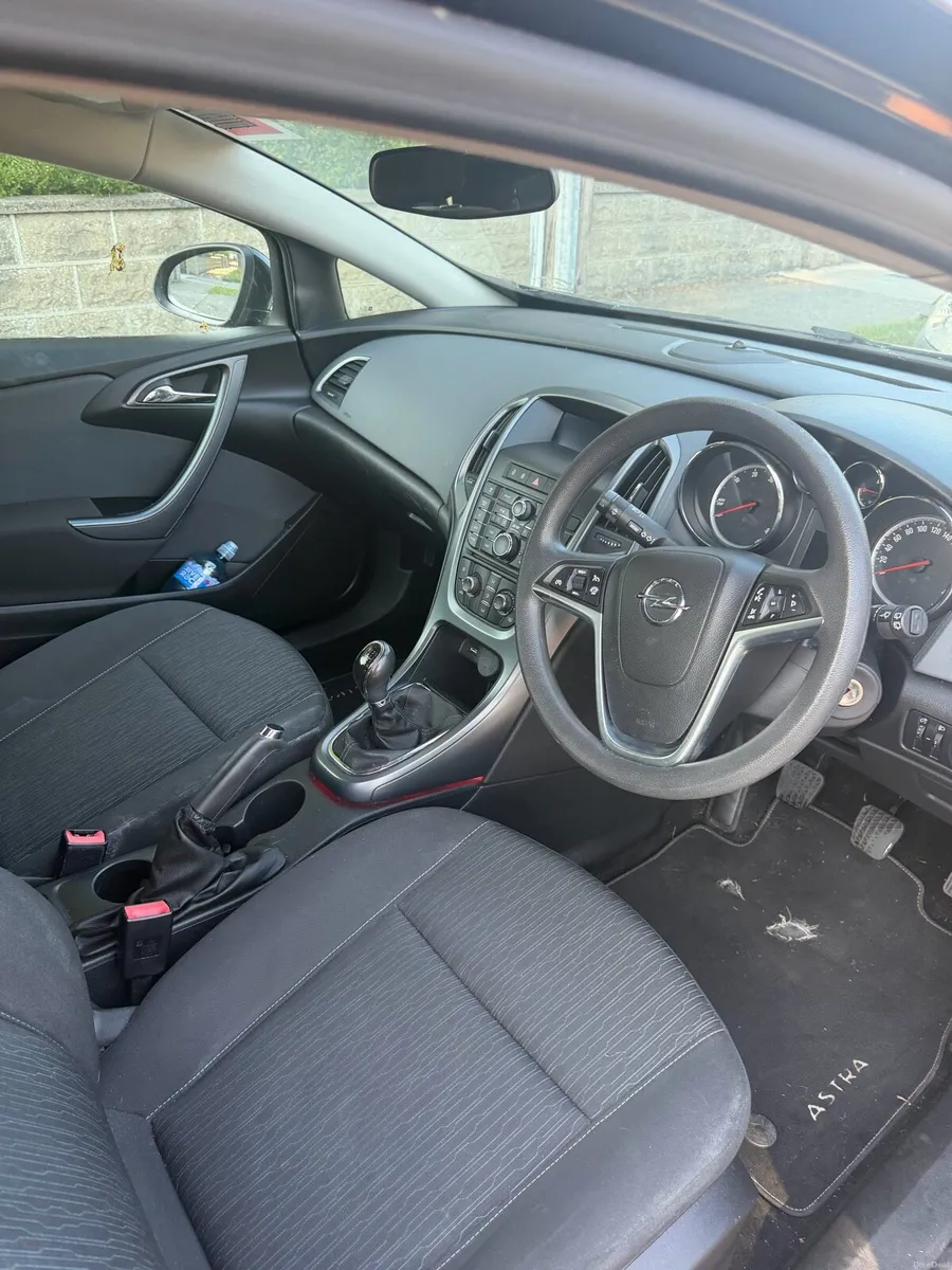 Opel Astra GTC 2013 - Image 6