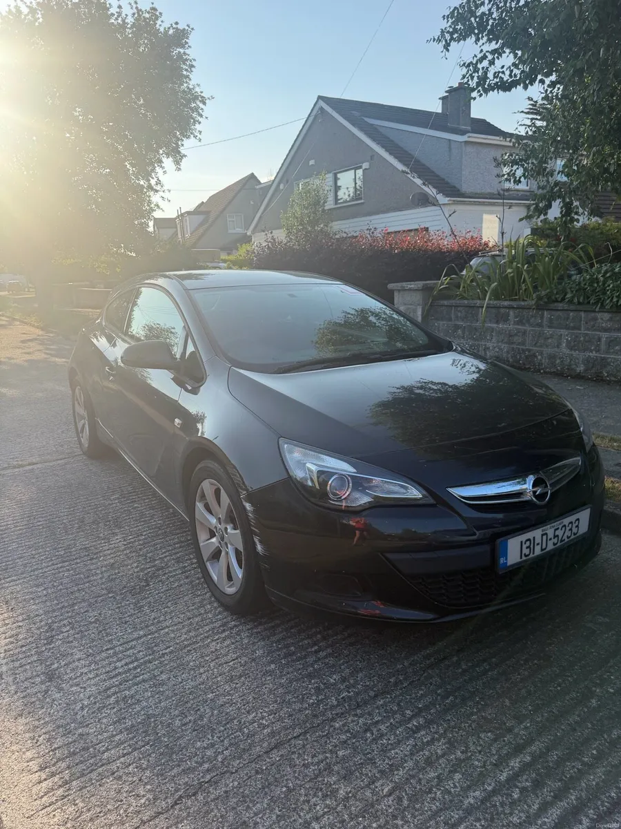 Opel Astra GTC 2013 - Image 1