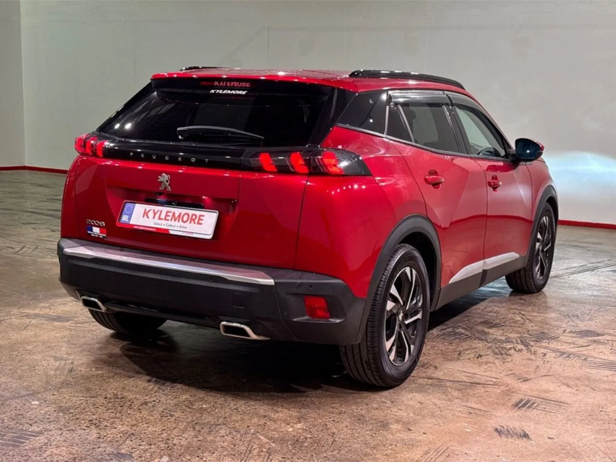 Peugeot 2008 1.2 AUTOMATIC SUV - ALLURE EDITION - - Image 3