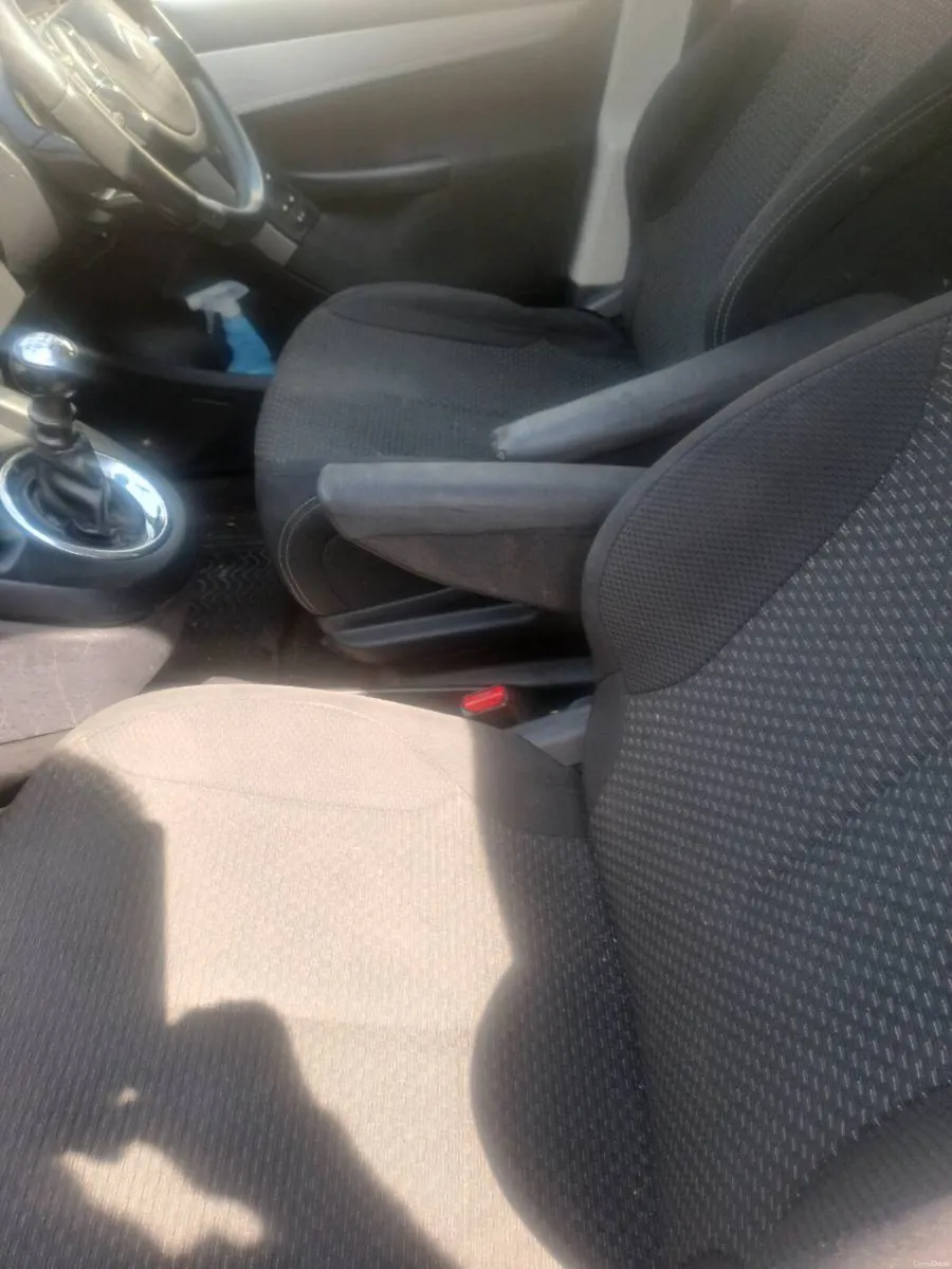 Car - Image 4
