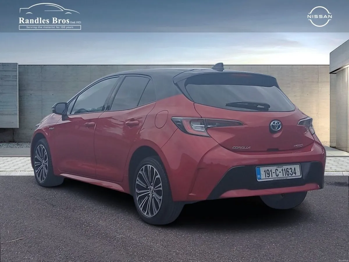 Toyota Corolla 1.8 Hybrid Luna Sport Hatchback - Image 2