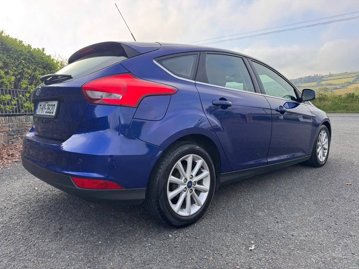 2017 Ford focus Titanium - Image 4