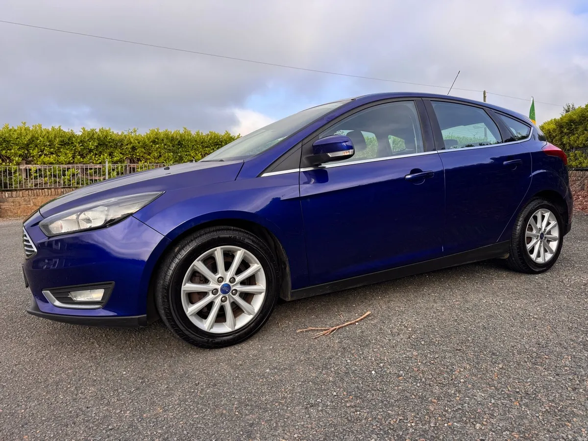 2017 Ford focus Titanium - Image 2