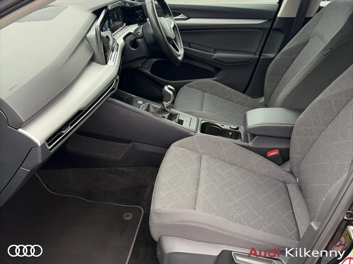 Volkswagen Golf 1.0 TSI 110HP Life - Image 4