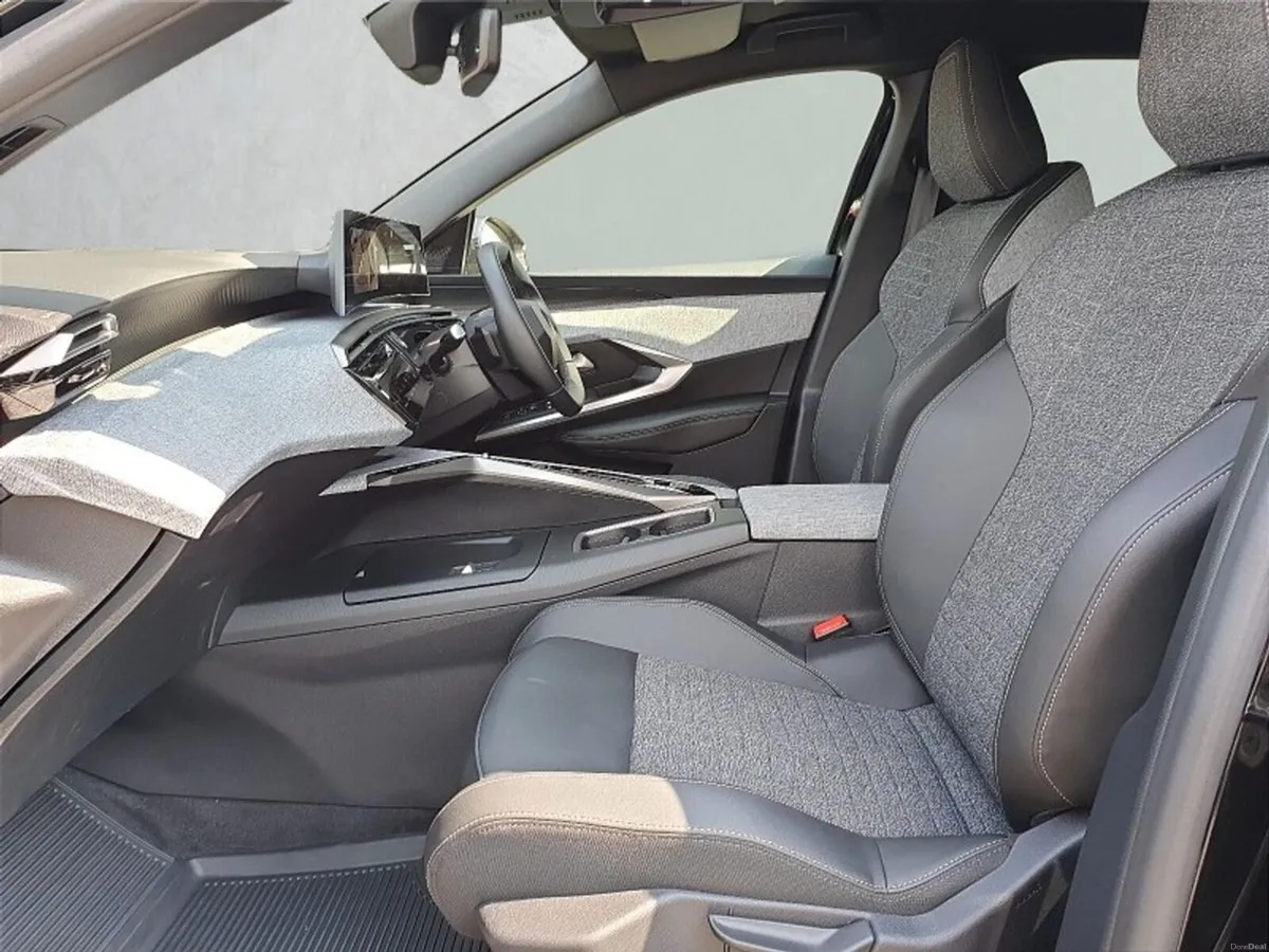 Peugeot 3008 527km RANGE ** EV 73KWH ** LOW KMS ** - Image 6