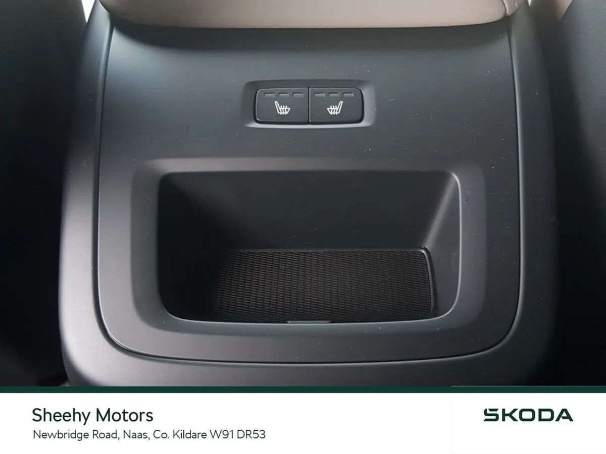 Volvo XC60 T6 AWD PHEV Plus Dark - Image 3