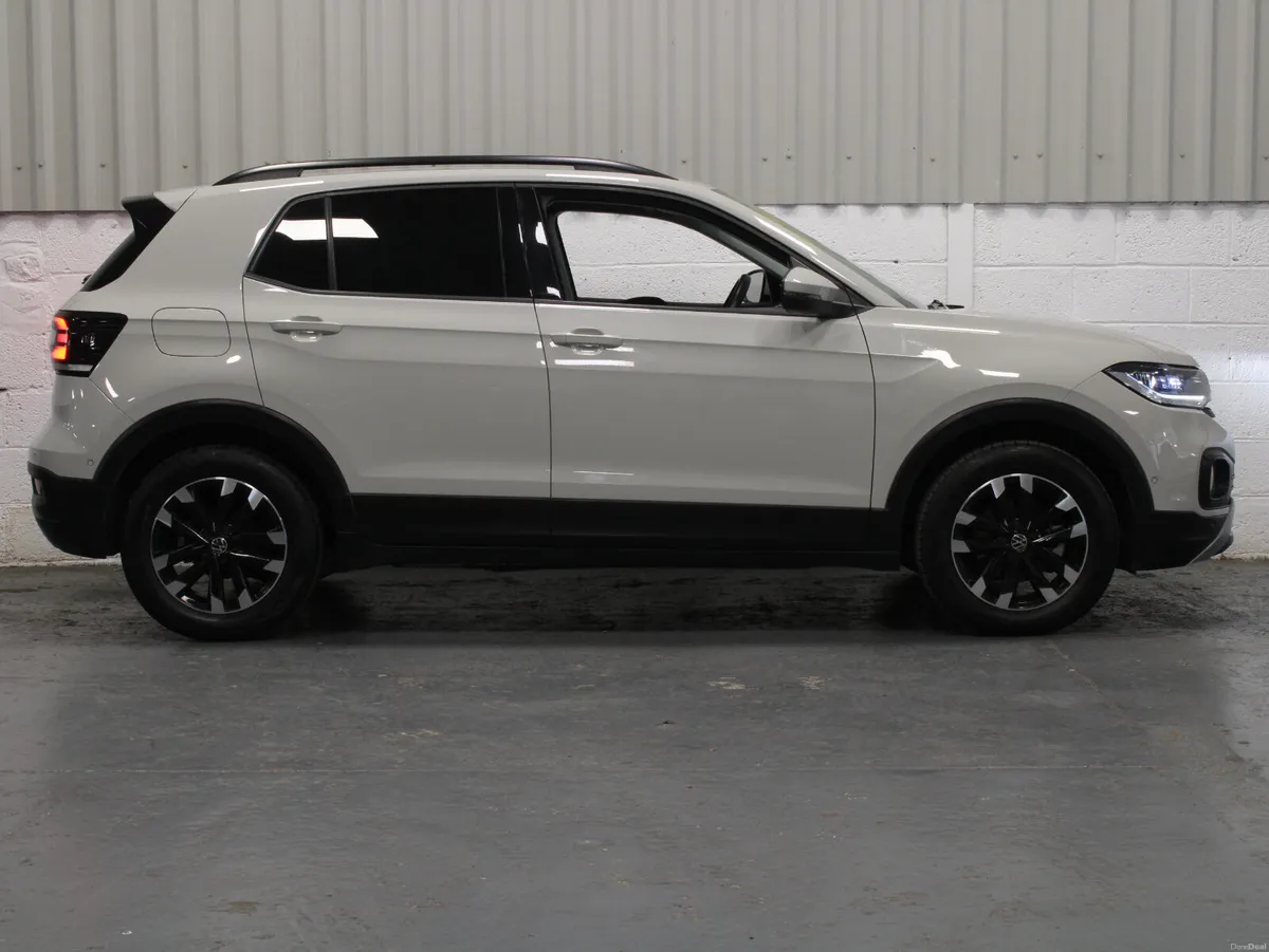 2023 Volkswagen  T-Cross - Image 5