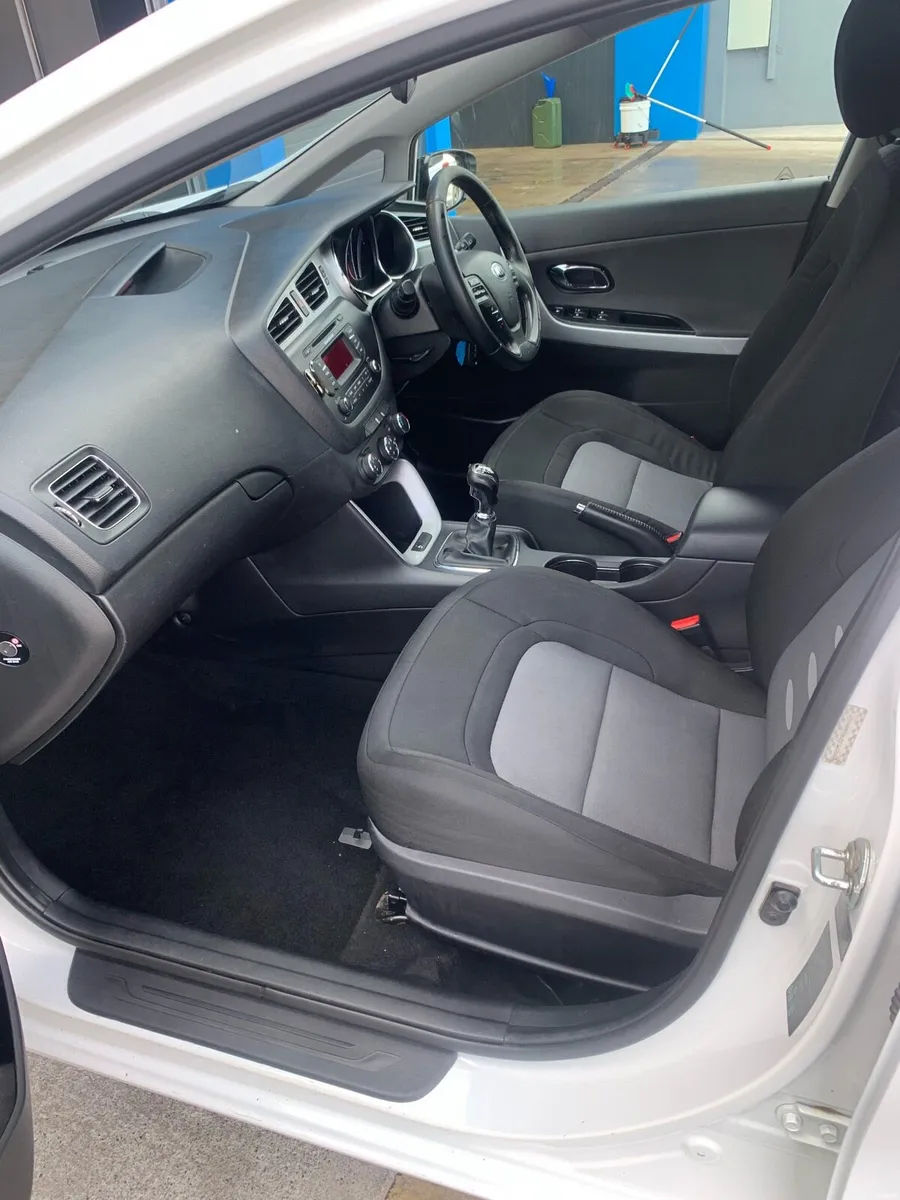 2015 Kia Ceed diesel, Nctd 5/27, Taxed 8/26 - Image 6