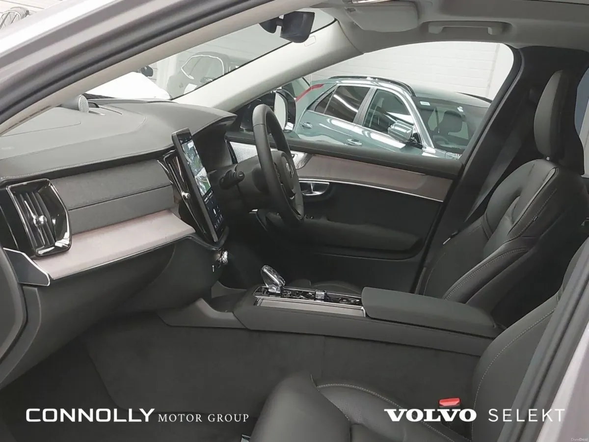 Volvo XC90 T8 PHEV AWD Ultra Dark - Image 5