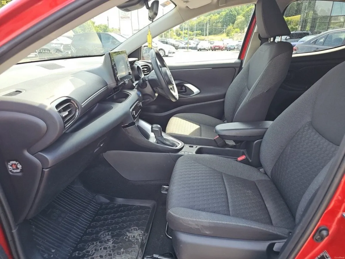 Toyota Yaris HYBRID L/SPORT 1.5 - Image 6