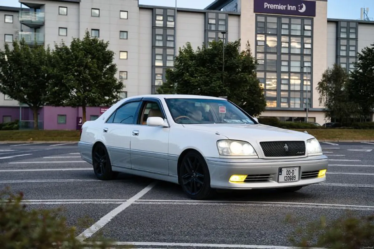 Toyota Crown Athlete V - Image 1