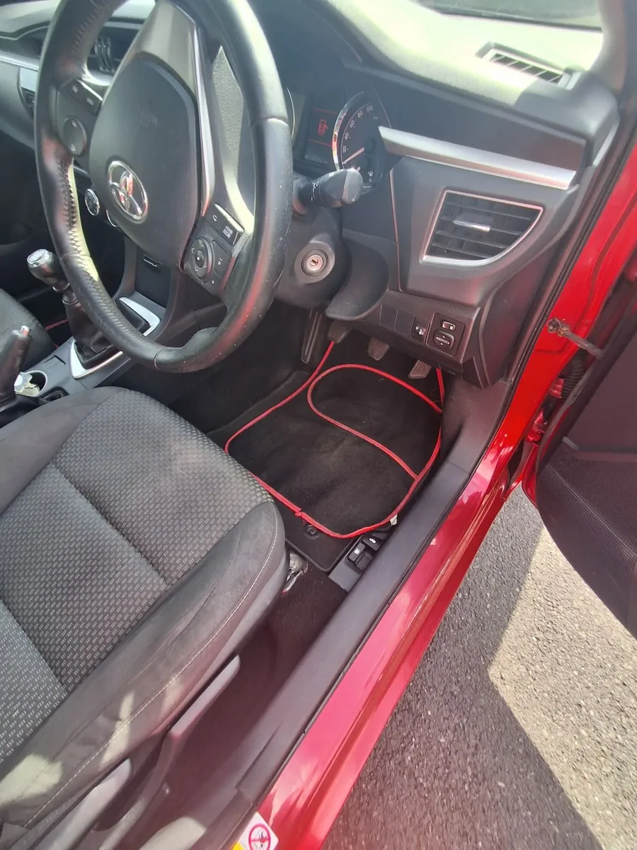 Toyota Corolla 2016 - Image 2