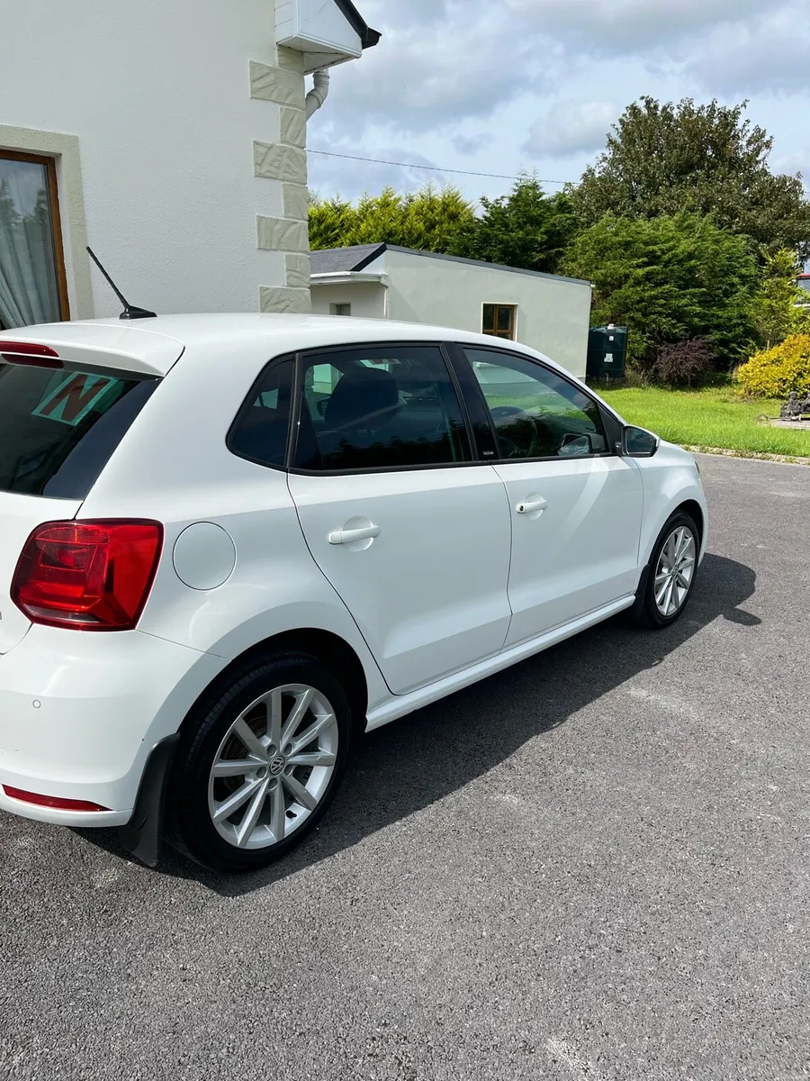 2017 Volkswagen Polo - Image 4