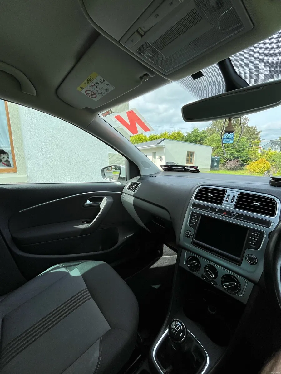 2017 Volkswagen Polo - Image 6