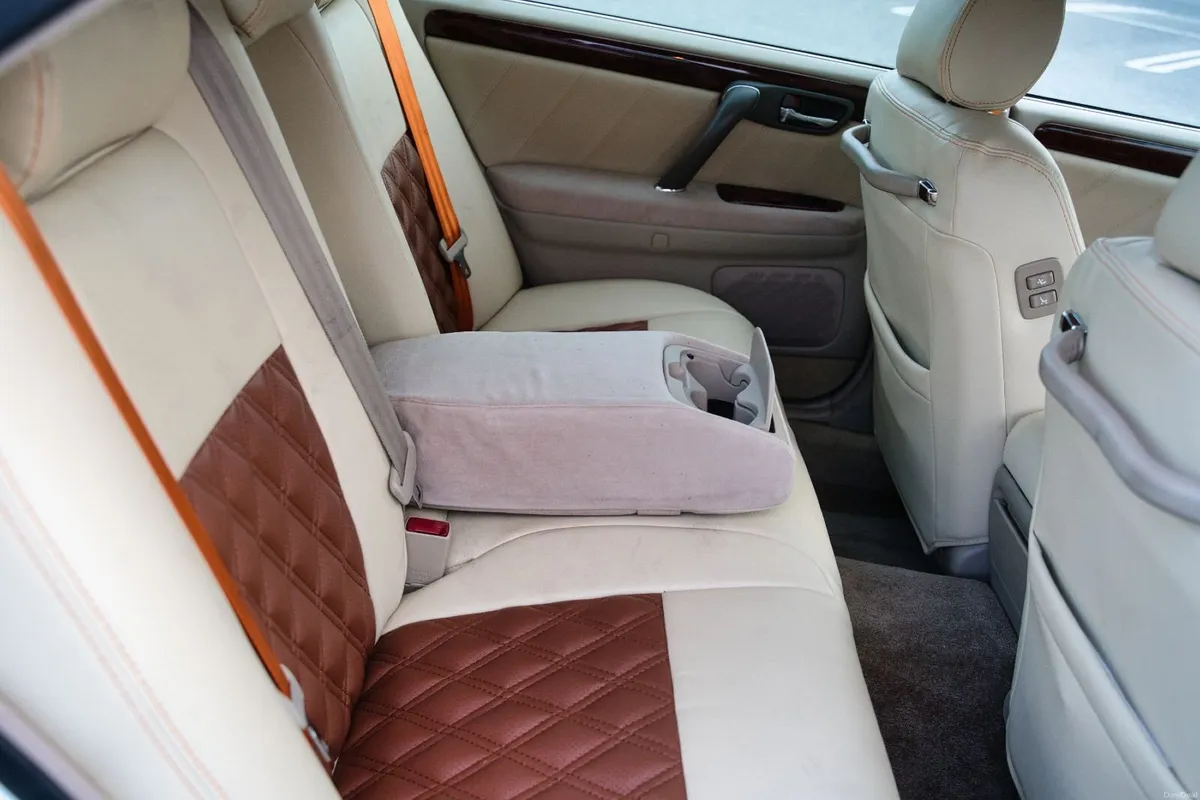 Toyota Crown Athlete V - Image 5