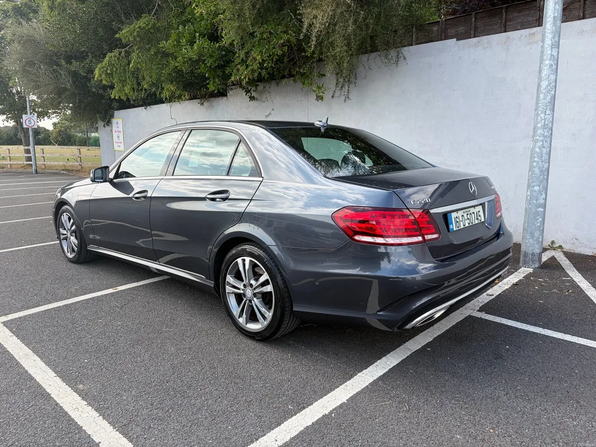 2016 Mercedes E220 Avantgarde - Image 4
