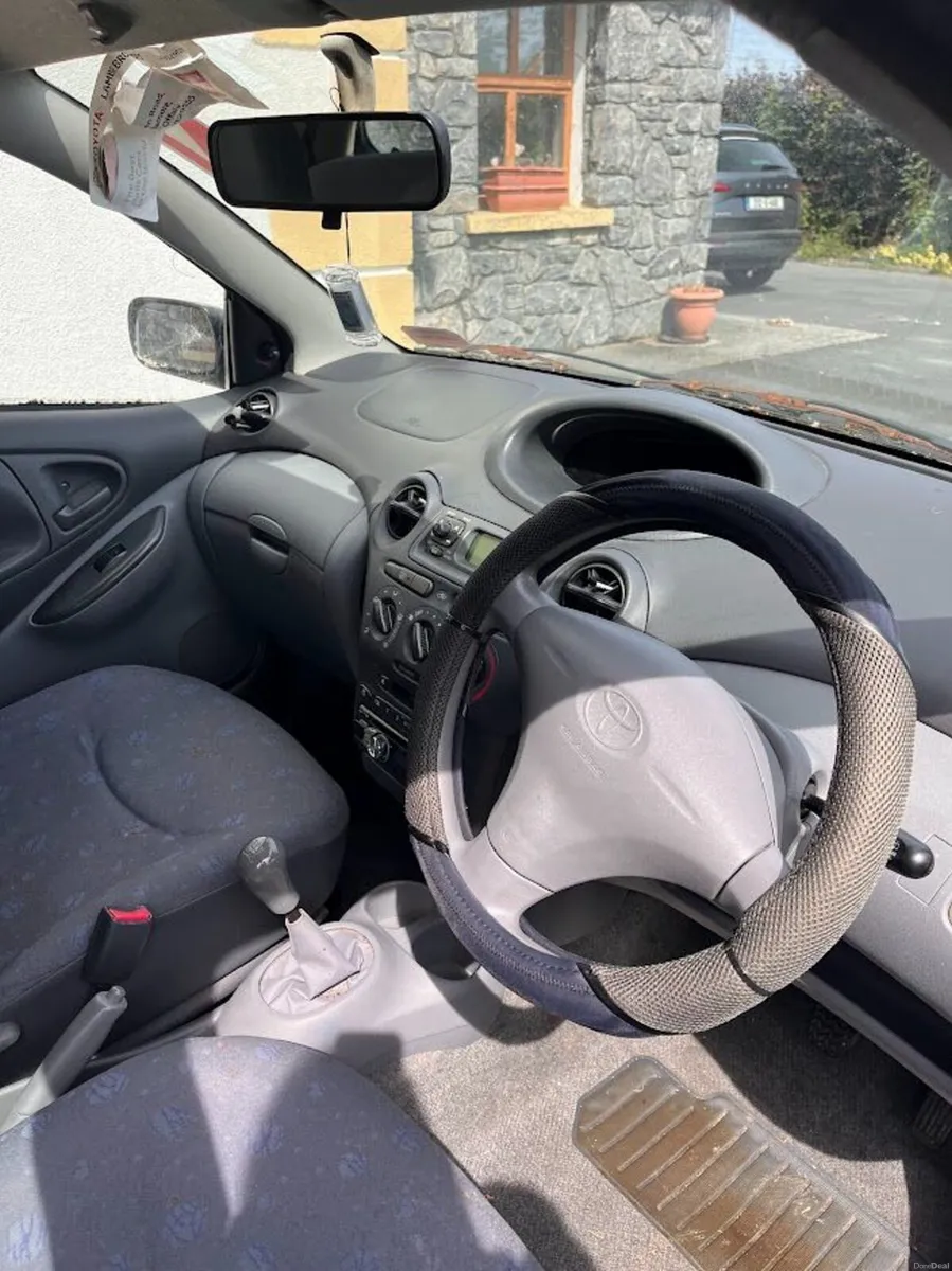 Toyota Yaris 2002 - Image 3