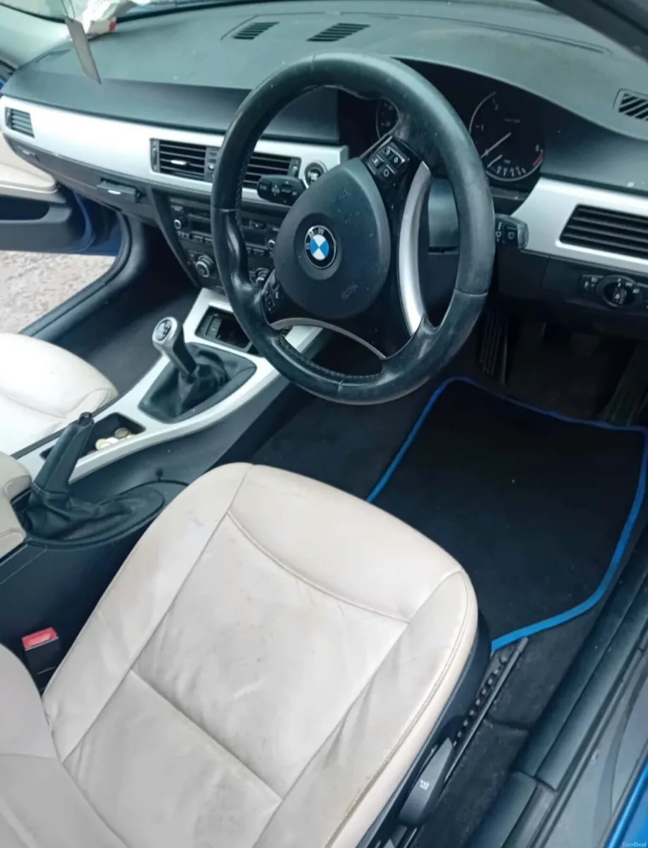 BMW 3-Series 2011 - Image 3