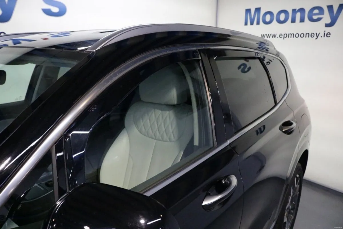 Hyundai Santa Fe PLUG IN HYBRID EXECUTIVE PLUS 4WD - Image 4