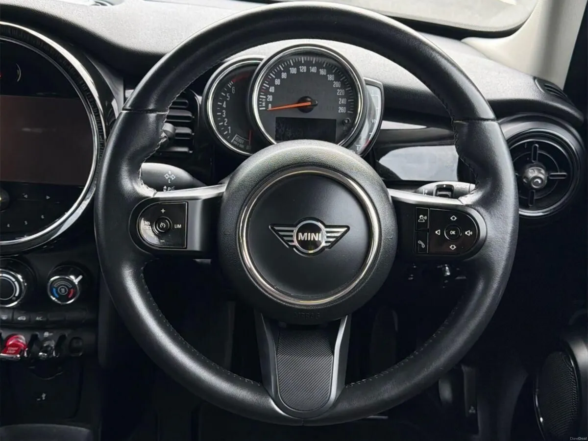 Mini Cooper 5-Door Cooper Classic - Image 5
