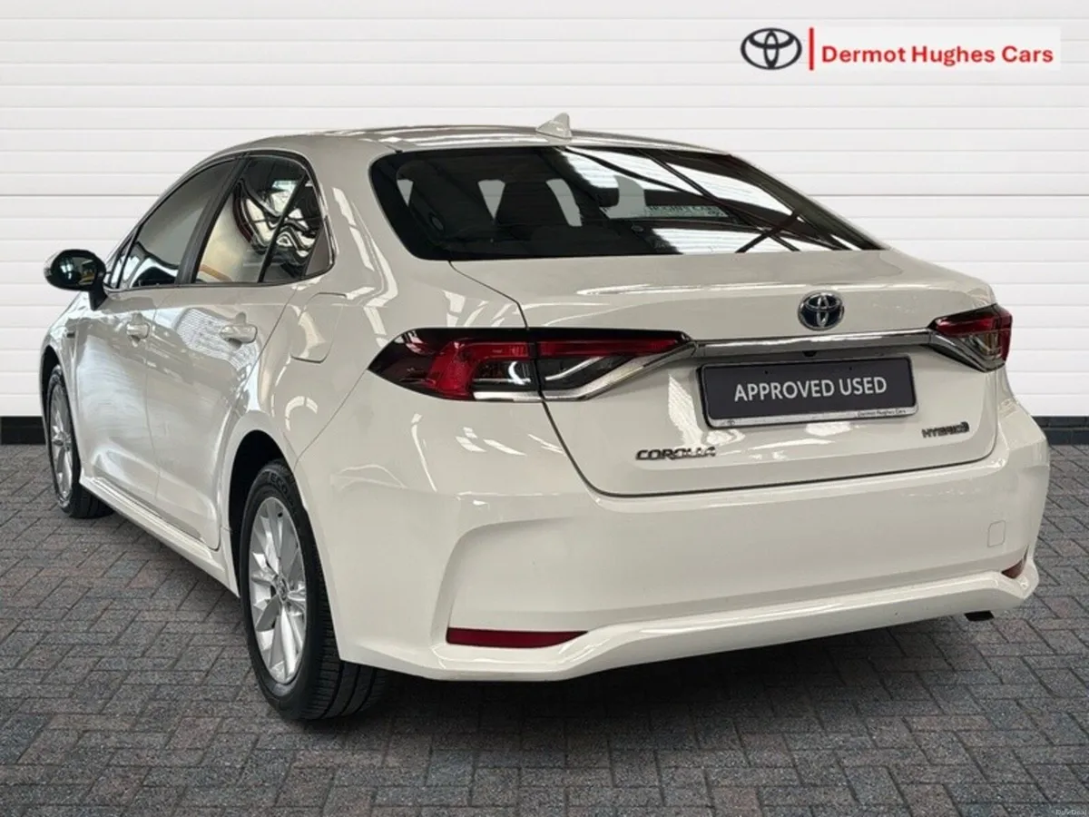 Toyota Corolla HYB LUNA SALOON - Image 2