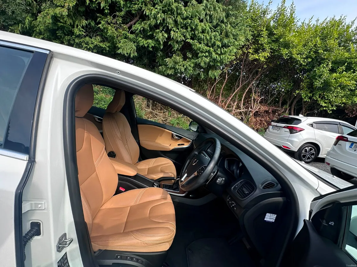 VOLVO V40 2019 2.0DIESEL D4 EDITION - Image 5