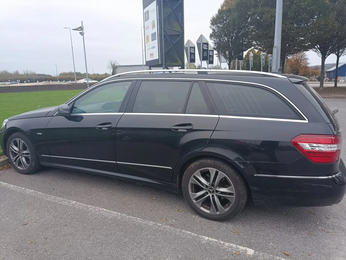 Mercedes E200 Estate Petrol Auto Black - Image 5