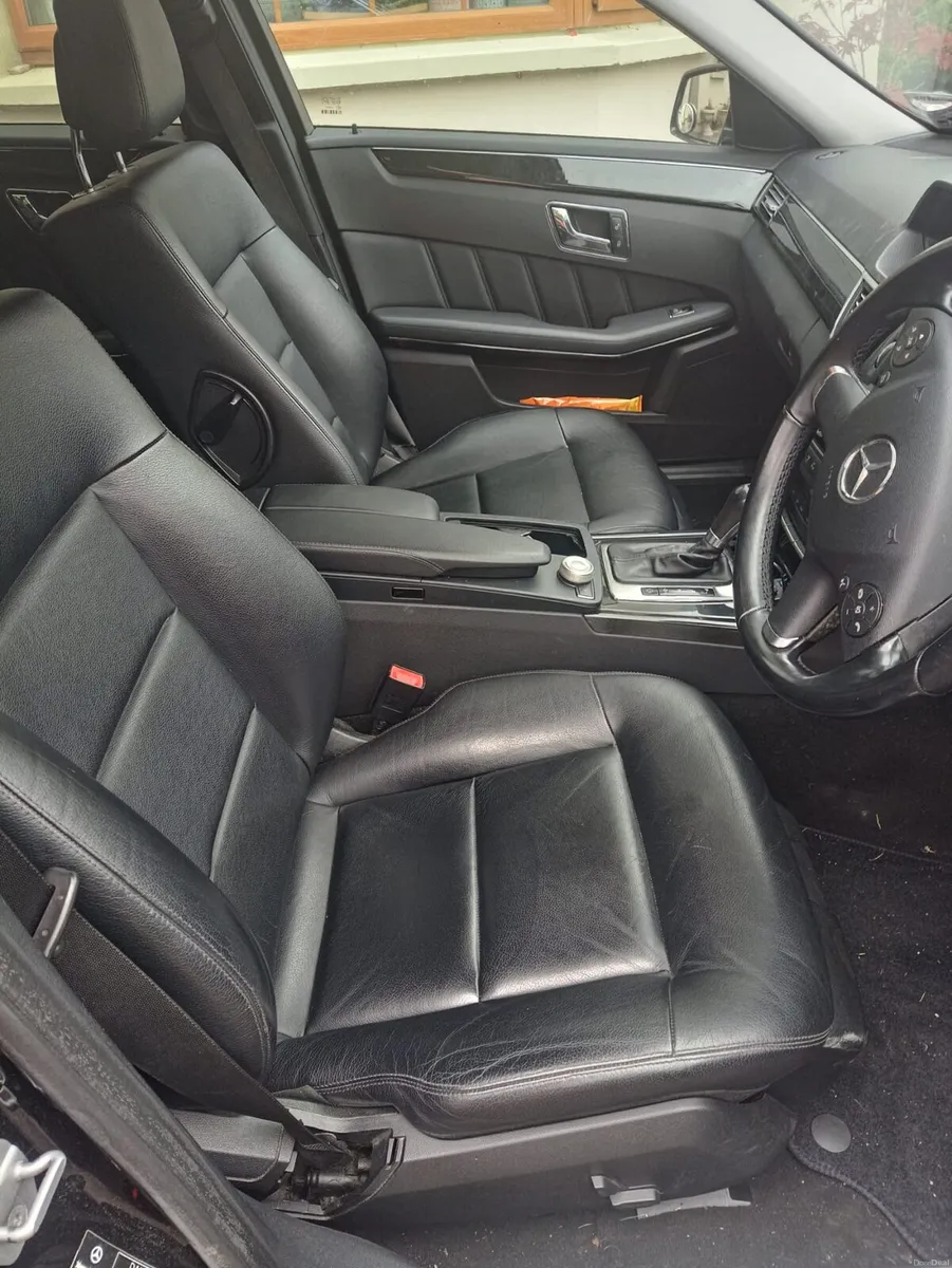 Mercedes E200 Estate Petrol Auto Black - Image 6