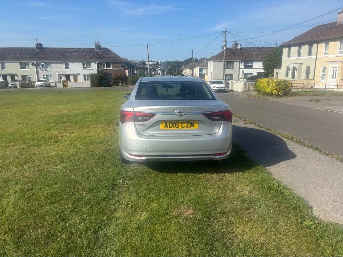 Toyota Avensis 2016 - Image 2
