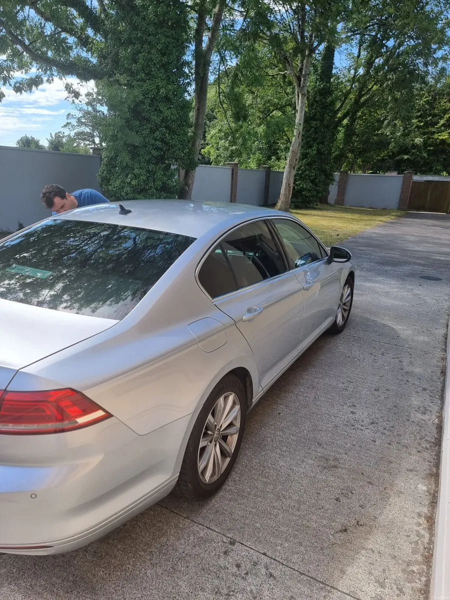 Volkswagen Passat 2016 - Image 2