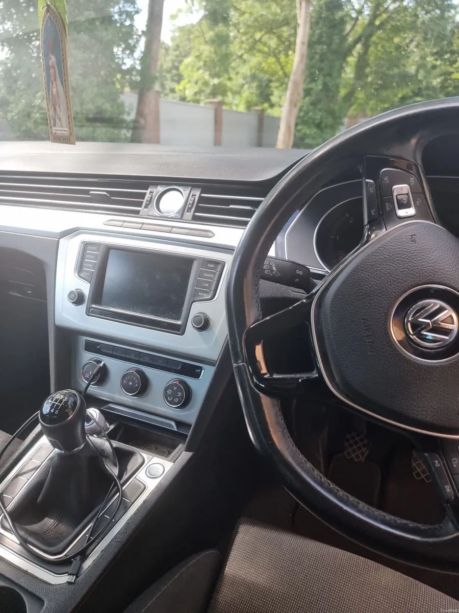 Volkswagen Passat 2016 - Image 5