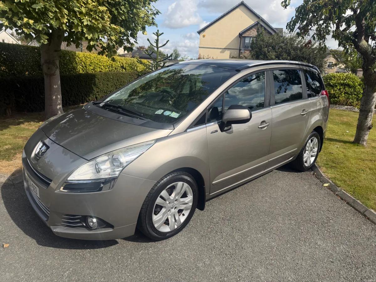 2013 Peugeot 5008 AUTOMATIC 7seat LOW KILOMETRES - Image 1