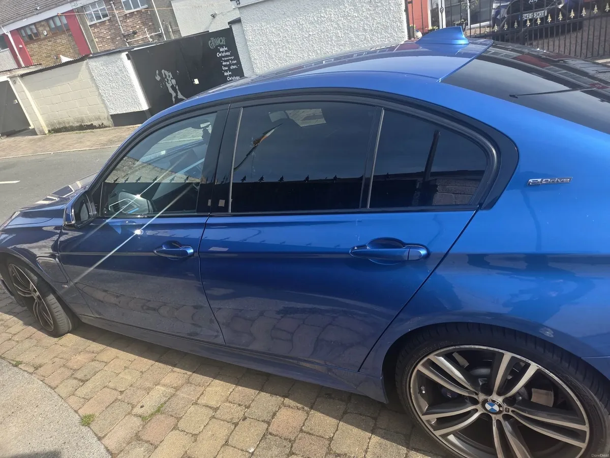 BMW 3-Series 2017 - Image 2