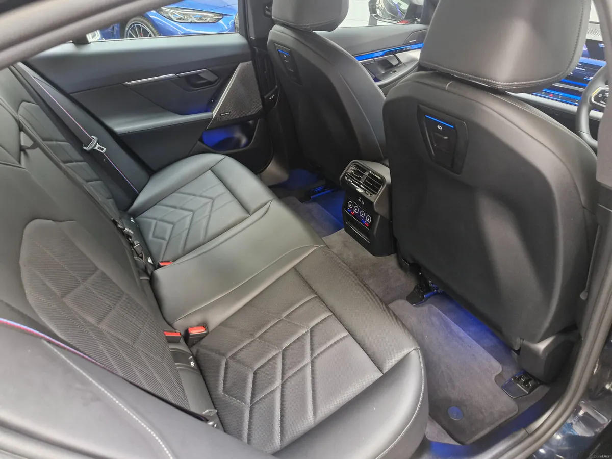 I5 M SPORT PRO ( HUGE SPEC )( FULL OF FACTORY EXTR - Image 6