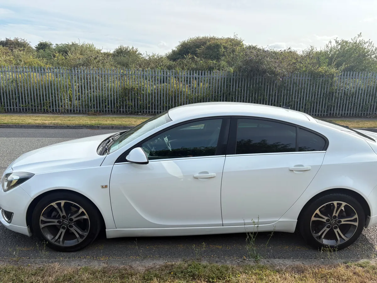 Insignia 2.0 litre Brand new NCT and taxed - Image 4