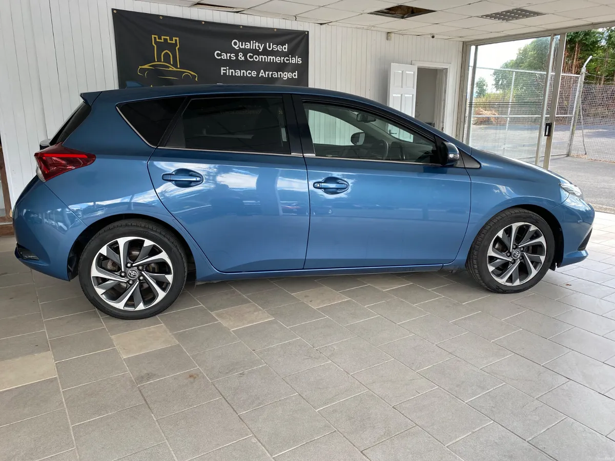 162 Toyota Auris  Sol High spec - Image 3