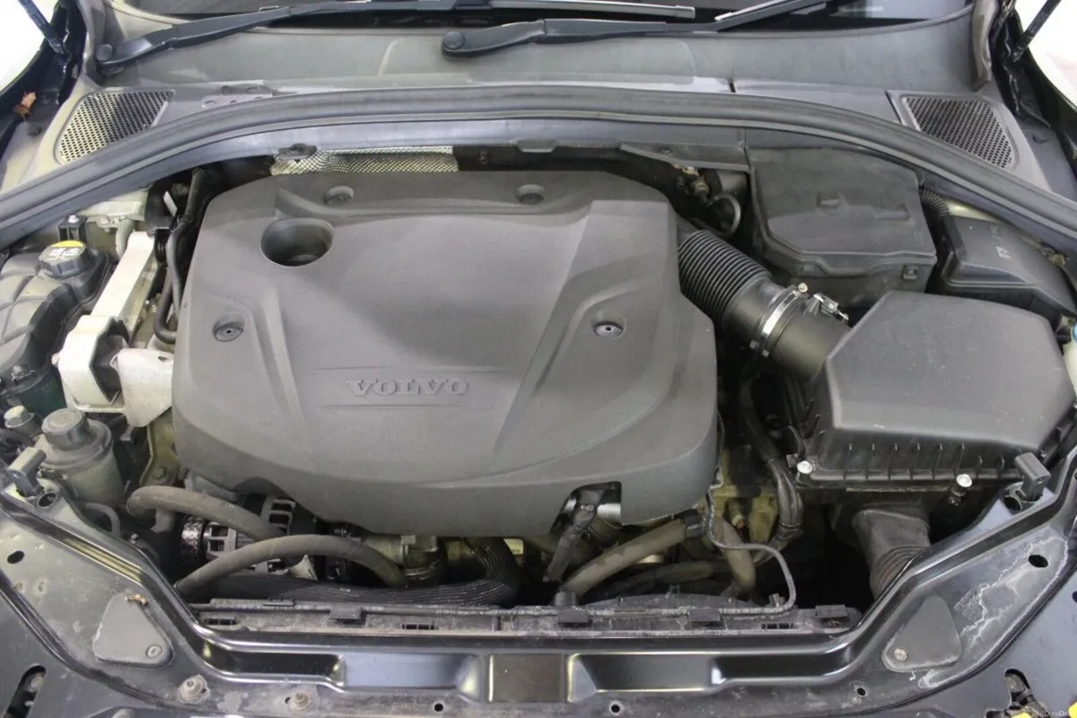 Volvo XC60 D4 (190hp) FWD SE Lux - TENDER 8 - Image 4