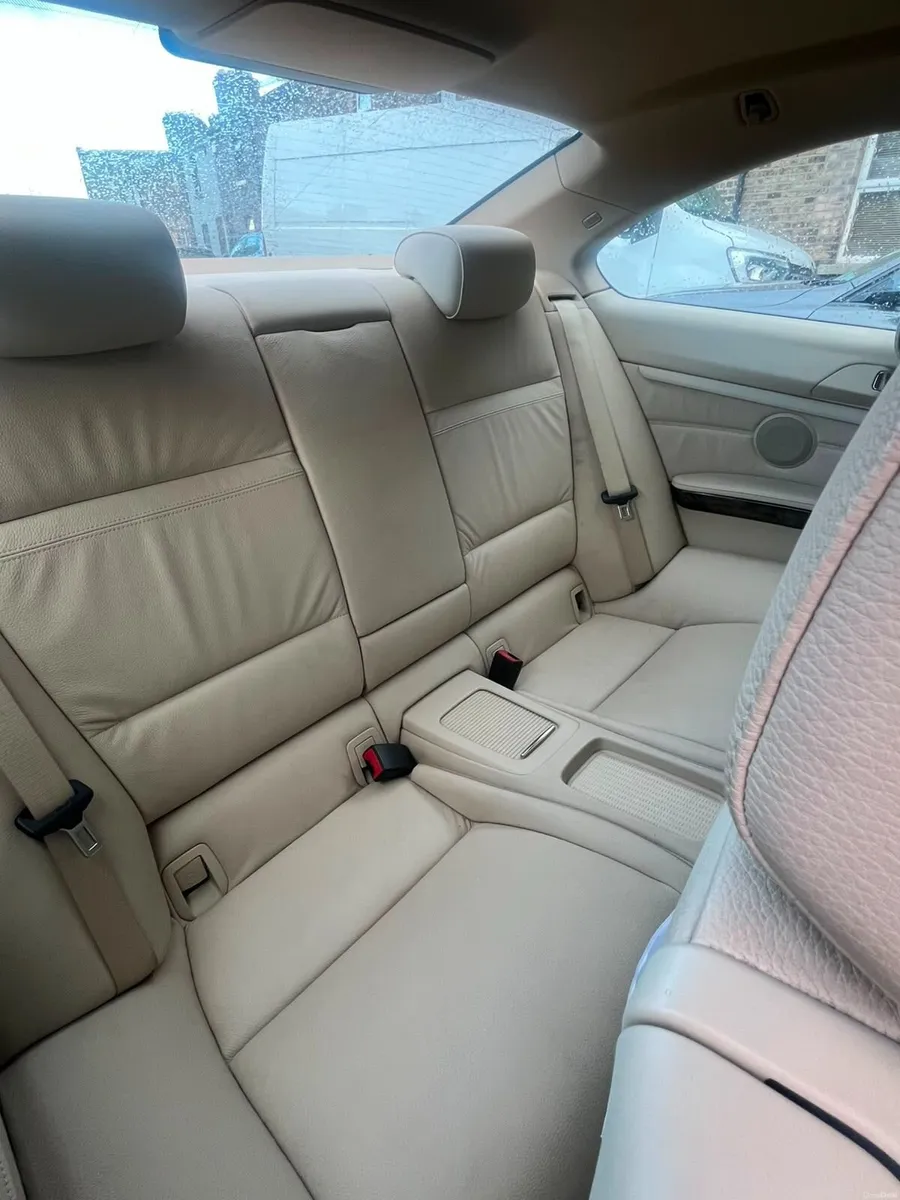 BMW 3-Series 2008 - Image 2
