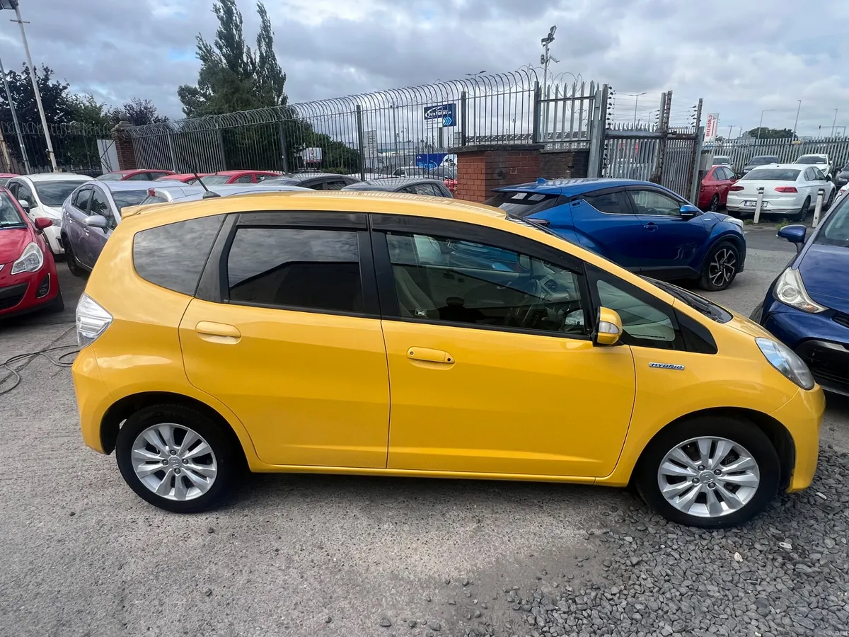 Honda Fit 2013 Automatic/ only 70k km/ warranty. - Image 4